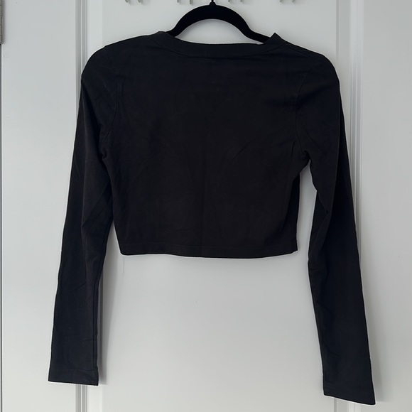 Cropped Velvet Black Long-Sleeve Tee (XXS) - Picture 2 of 3
